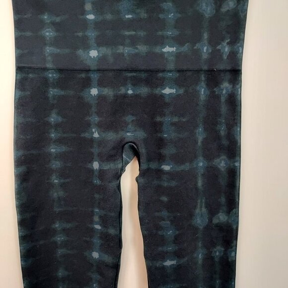 Spanx Look At Me Now Seamless Tie Dye Leggings - Picture 3 of 7
